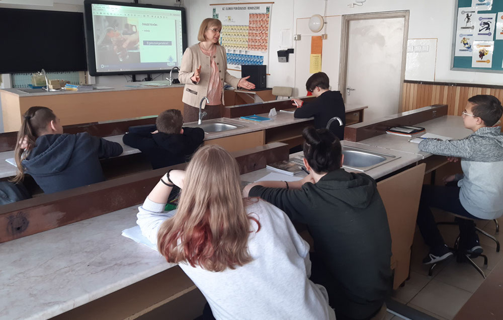 Zsuzsa és a 8. a