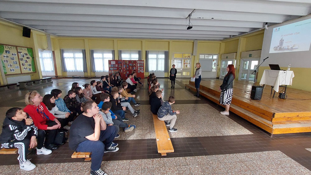 2, Megnyitó az aulában 3