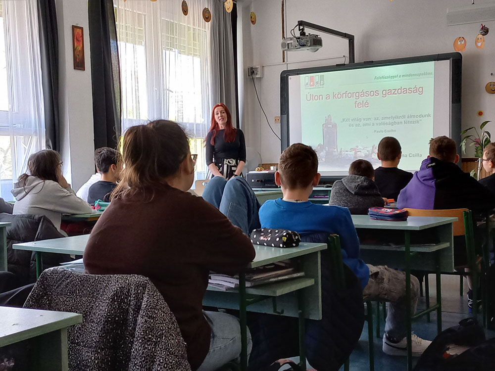Katona Csilla előadása a 7. b-ben